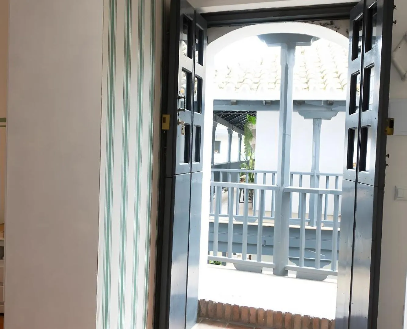 Apto En Historico Patio Andaluz Seville Apartment